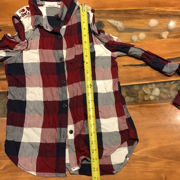 Cold shoulder checkered shirt - Picture 5 of 6